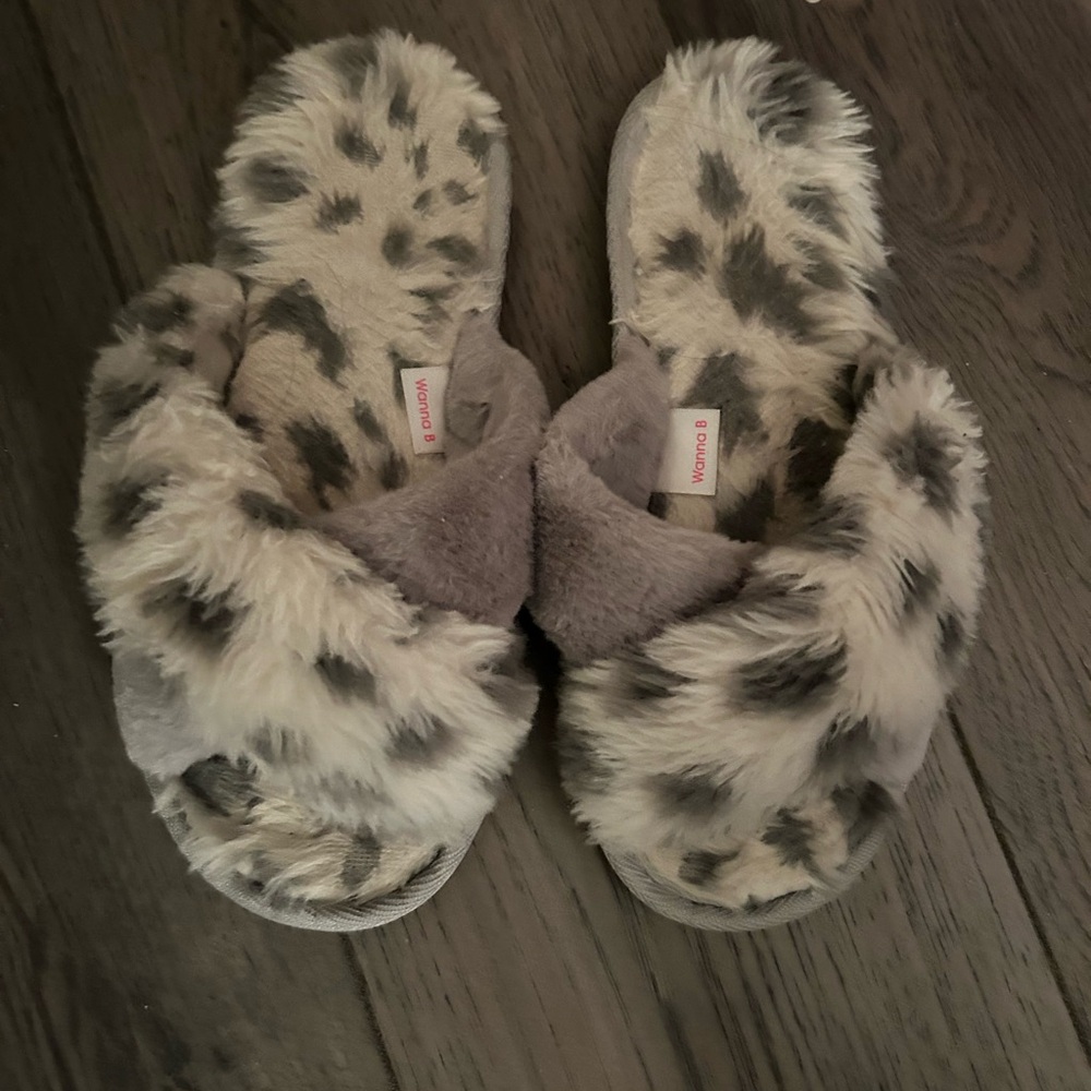 Anna Gray Fuzzy Slippers size 6